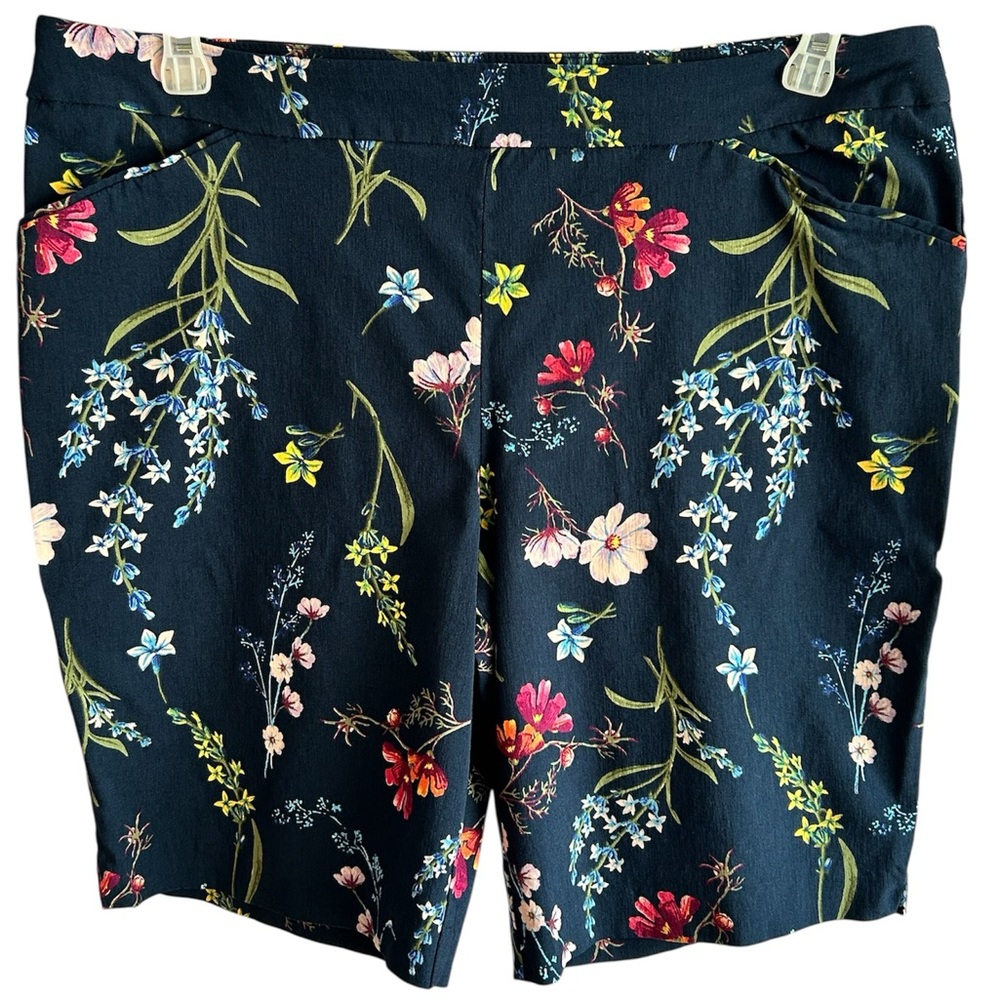 Time & Tru Floral Bermuda Shorts • Used • Size: XL